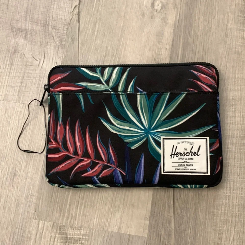 NWOT Herschel Supply Company Ipad Sleeve